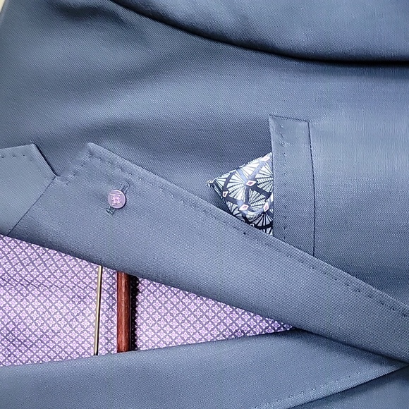 Suit - Picture 8 of 8